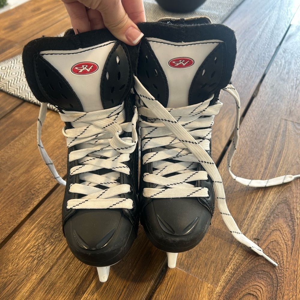 Black and White Outdoor Game Skates